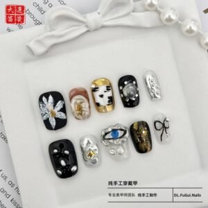 恶魔之眼-主图1 Compact FakeNails: Lightweight, Comfortable, and Always in Style!